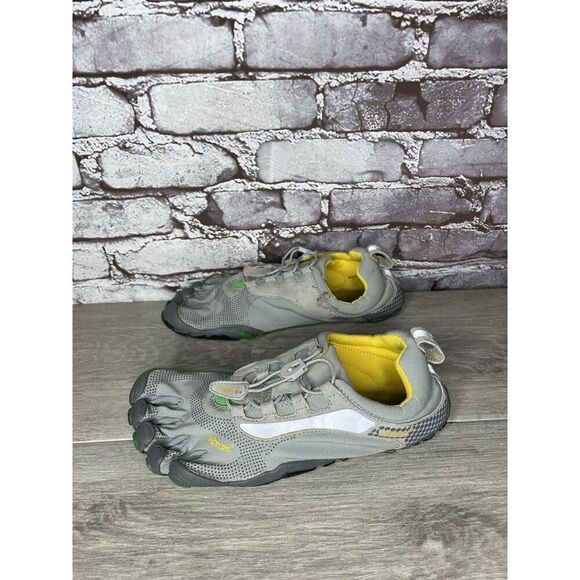 Athletic_Shoes